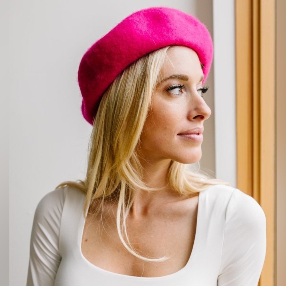White soft knit beret hat - Picture 7 of 12